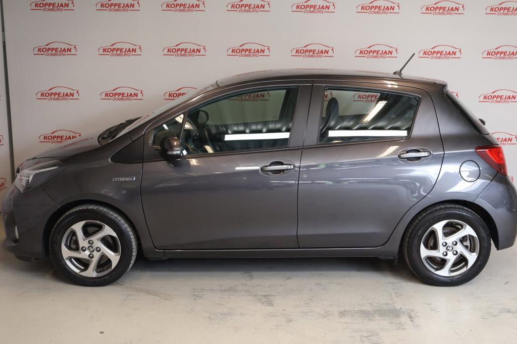 Toyota Yaris 1.5 hybrid lease nl auto, cruise controle, navigatie,