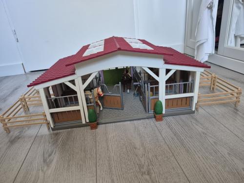 Schleich paardenstal