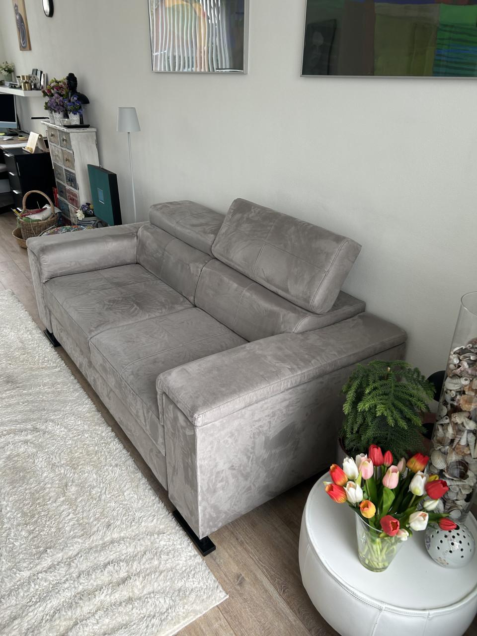 2/3 zitbank met uitschuifbed en verstelbare hoofdsteunen