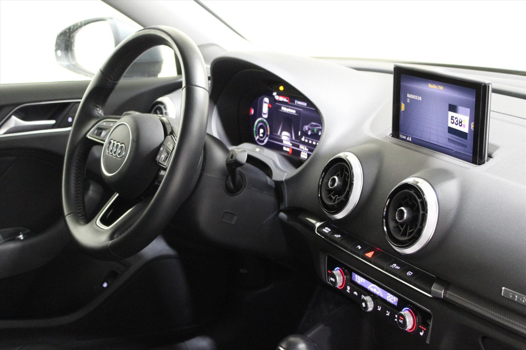 Audi A3 40 e-trontfsi 204 pk s tronic design