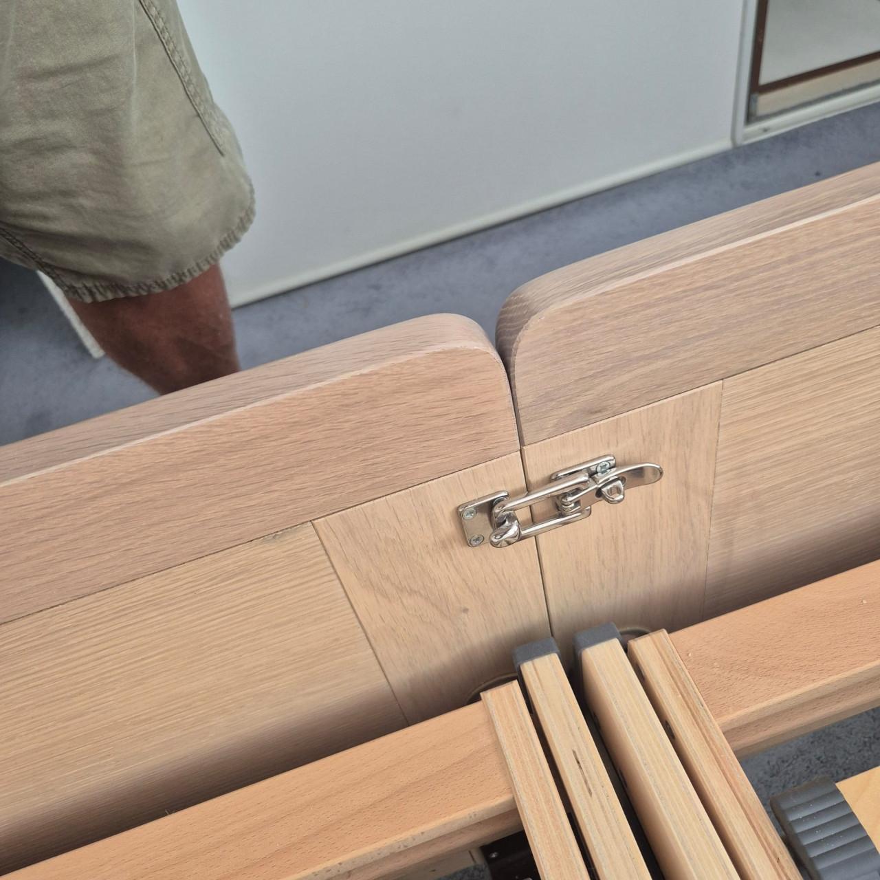 Senioren bed met elektrisch verstelbare lattenbodem