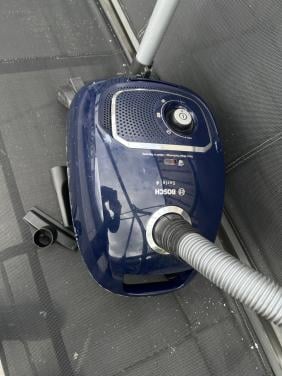 BOSCH serie 4 Stofzuiger compleet met hulpstukken als nieuw