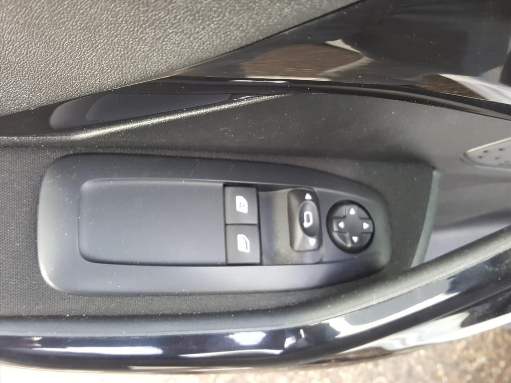 Peugeot 208 blue lion 1.2 pt-82pk 5d navigatie | apple carplay & android au