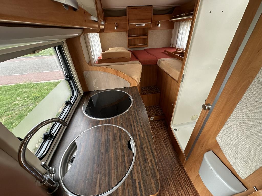 Hymer Onbekend hv 562 compacte hymer van | half-integraal met lengtebedden 