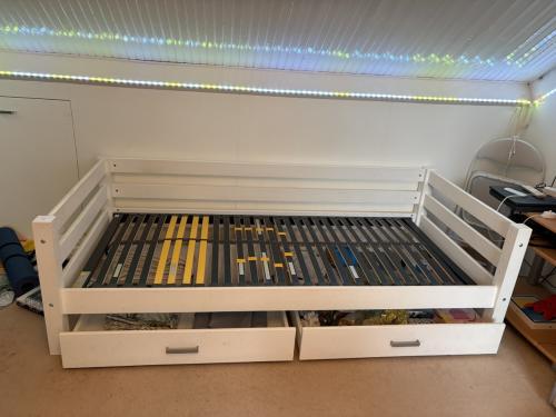 1 persoonsledikant 90 x 200. GERESERVEERD