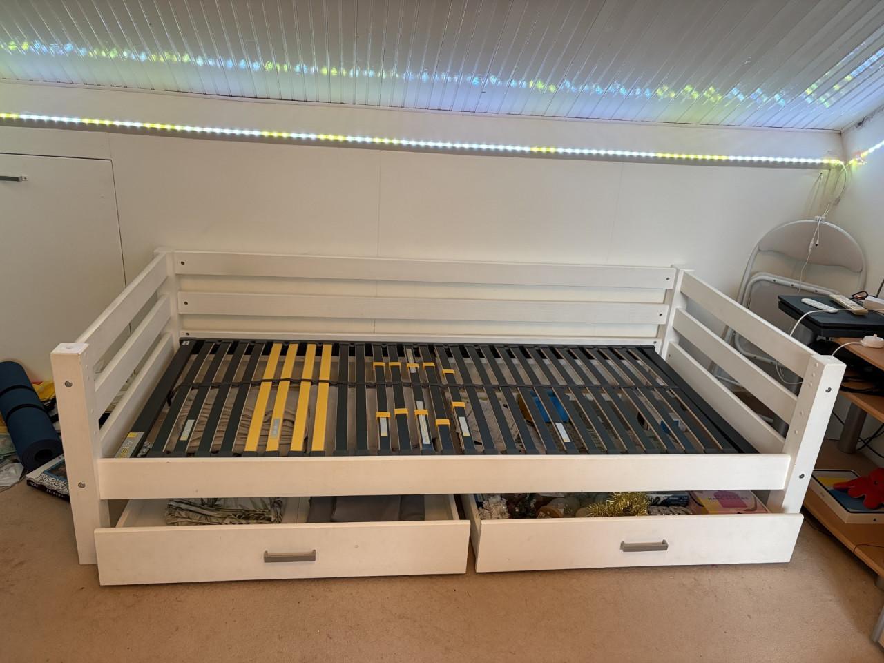 1 persoonsledikant 90 x 200. GERESERVEERD