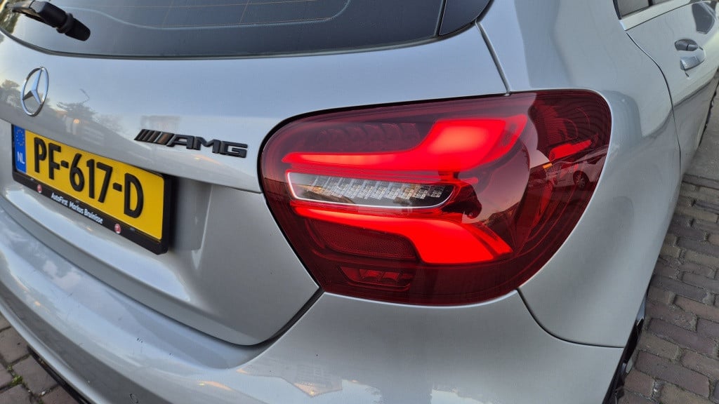 Mercedes-Benz A-Klasse 180 bus.sol amg*led*navi*stoelvrw*18 inch*leder*zwar