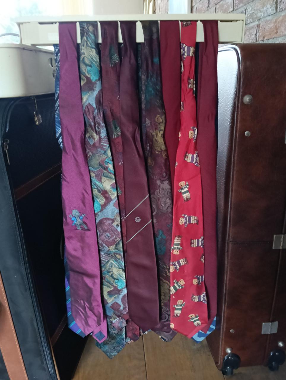 24 stropdassen met hanger