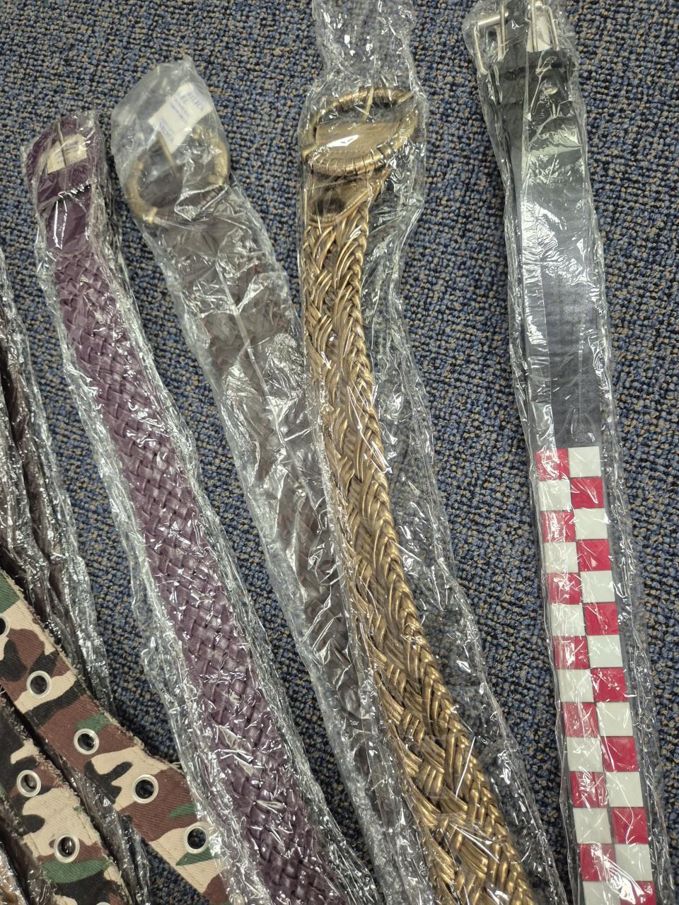 Partij van 100 riemen/sieraden/sjaals