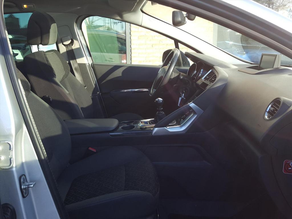 Peugeot 3008 style 1.2pt-130pk trekhaak | navigatie | cruise & climate cont