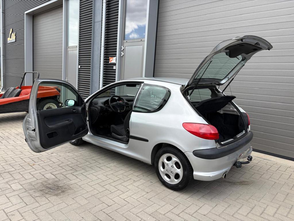 Peugeot 206 1.4 xs/inruilkoopje/apk tot december 2026/beginnersauto/