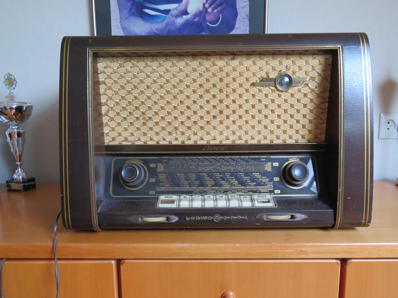 Radio Loewe Opta
