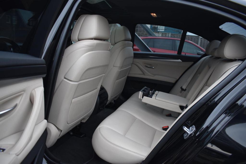 BMW 5 Serie 520i m sport | schuifdak | camera | leder | nap | adapt. cruise