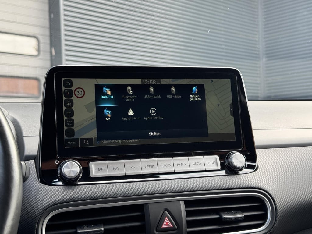 Hyundai Kona ev premium 64 kwh soh 97% meest luxe uitvoering incl. schuif-/