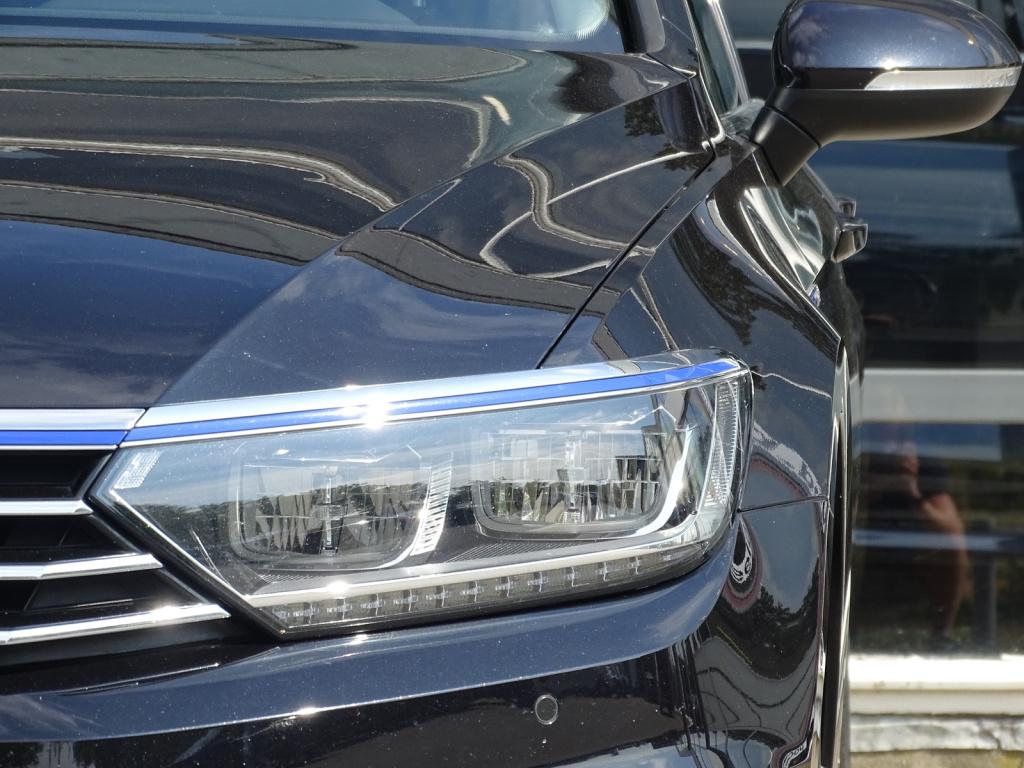 Volkswagen Passat variant 1.4 tsi gte connected series plus | pano | trekha