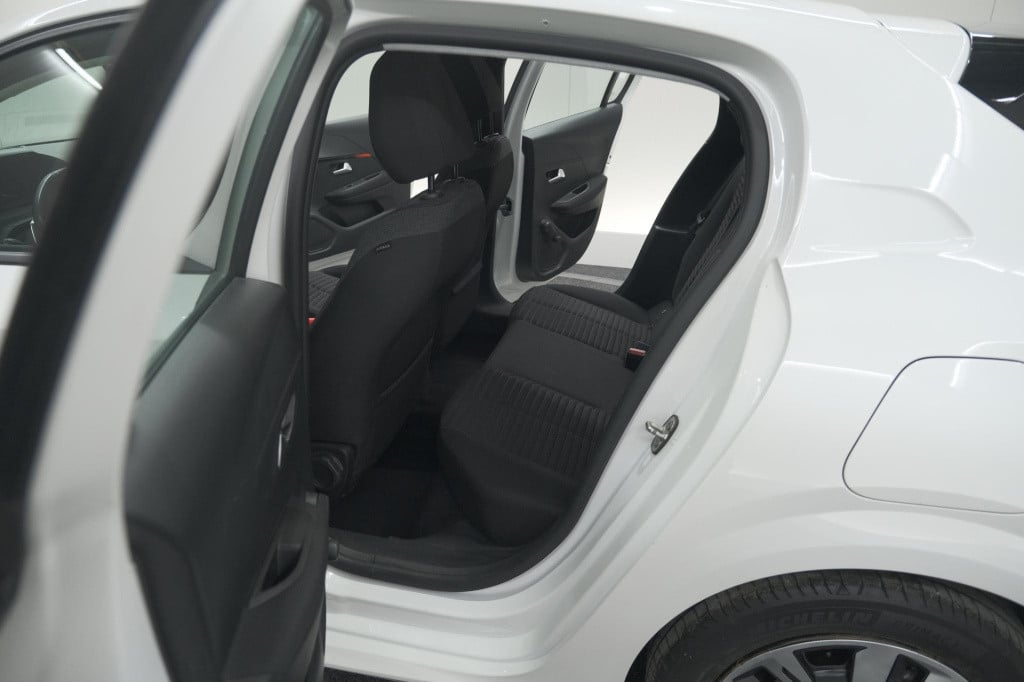 Peugeot 208 puretech 100 eat8 active | trekhaak | parkeersensoren | navigat