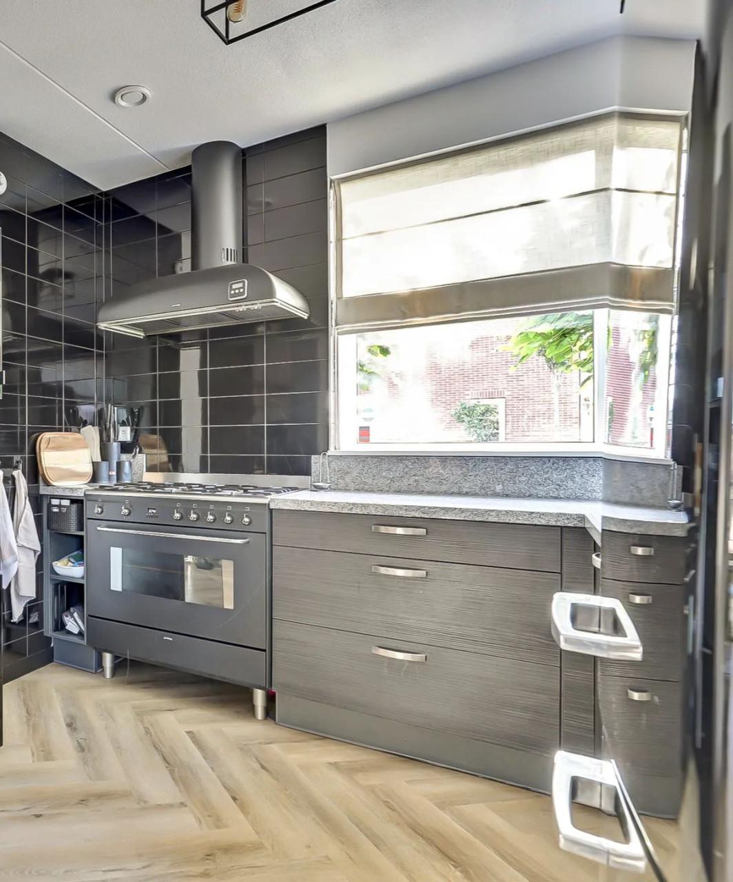 Keuken met inbouwapparatuur