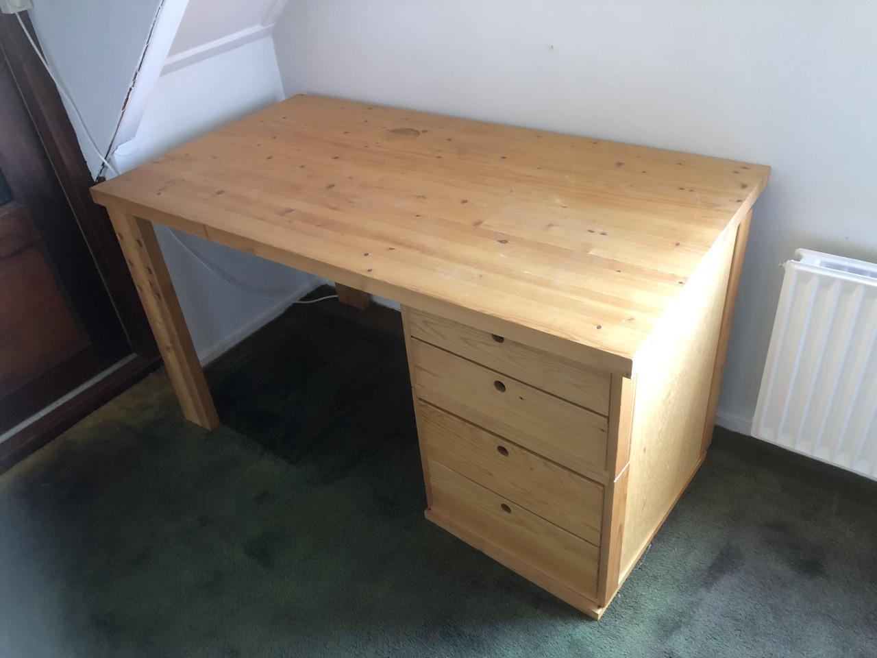 Diverse Lundia stellingkast met lades, bureau met lades en hoektafel