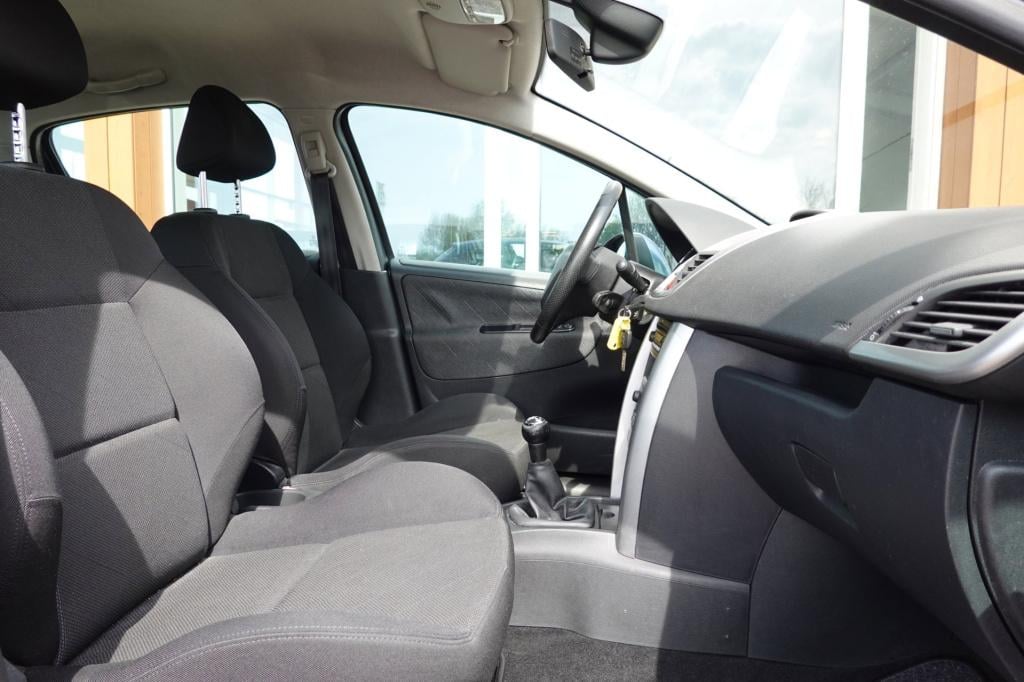 Peugeot 207 1.6 vti xs