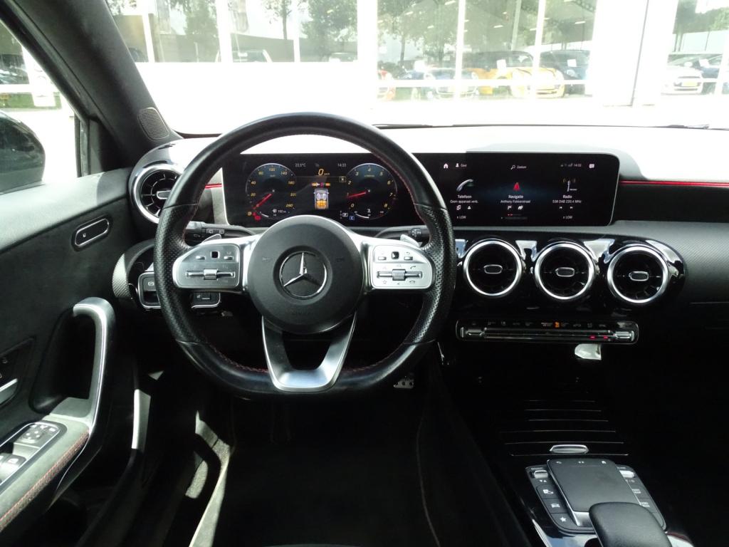 Mercedes-Benz A-Klasse 180 business solution amg | pano | widescreen