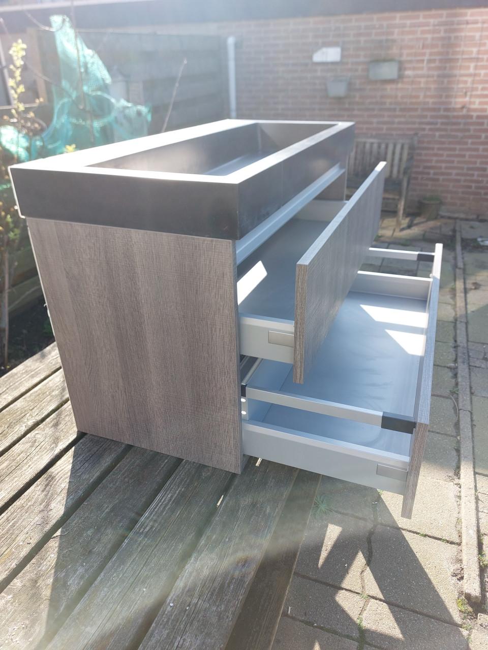 Badkamermeubel met wasbak