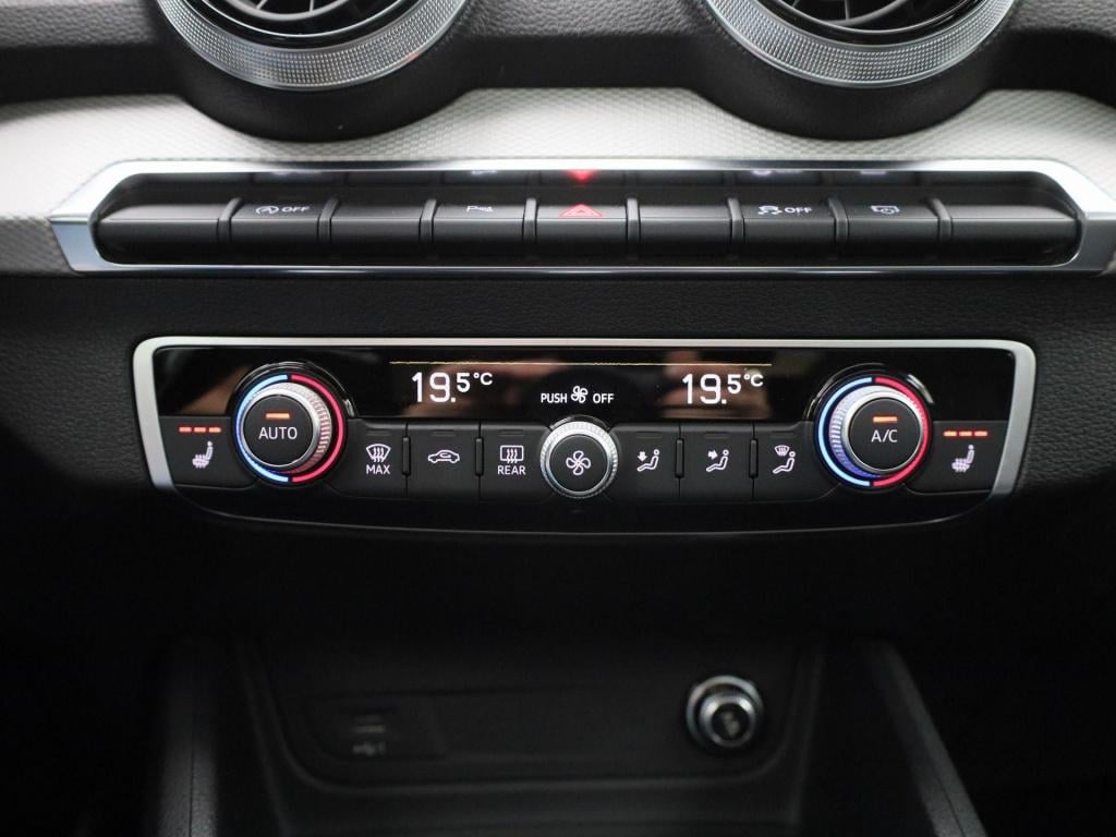 Audi Q2 35 tfsi pro line | panoramadak | stoelverwarming | leder | camera |