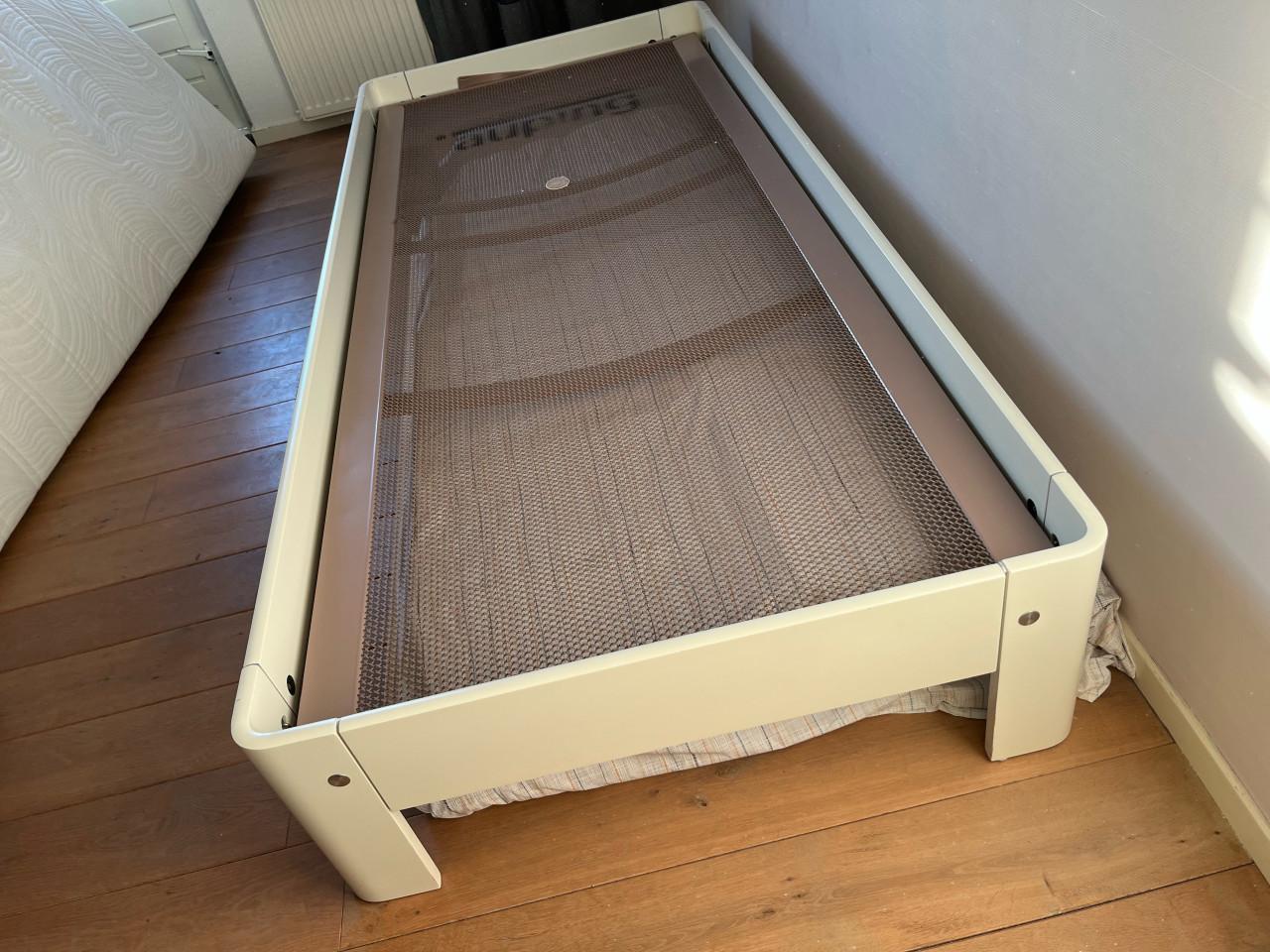 Bed Auping auronde 90x 210, soft white oak evt met matras