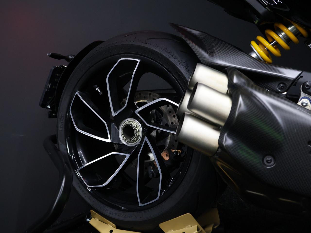 DIAVEL V4 | Carbon + Accessoires (T.w.v. €2680.-)