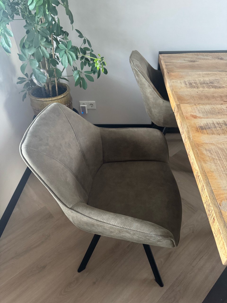 Eettafel met stoelen