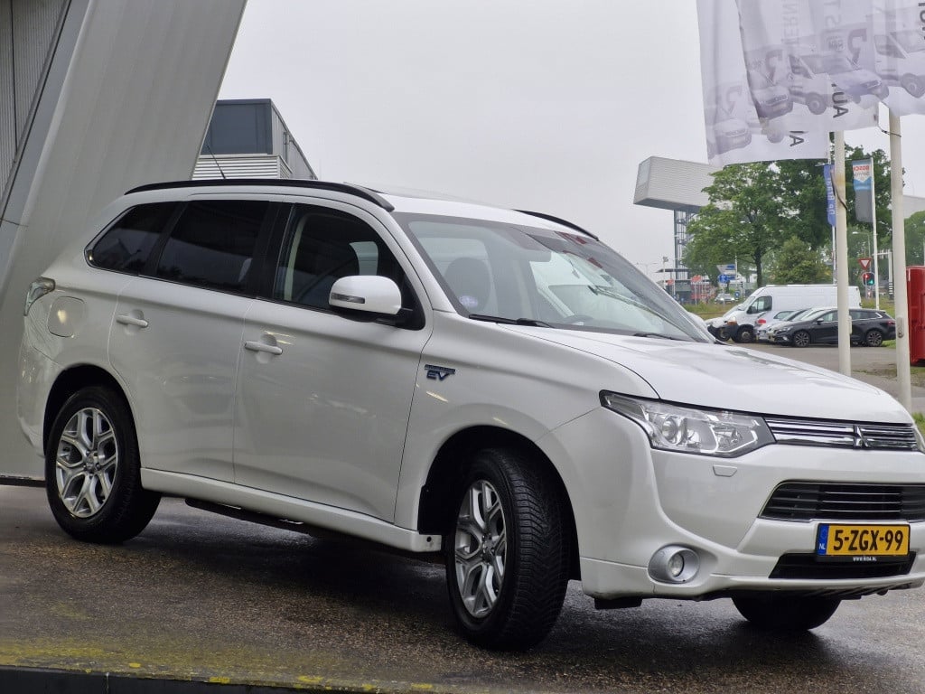 Mitsubishi Outlander 2.0 phev instyle+