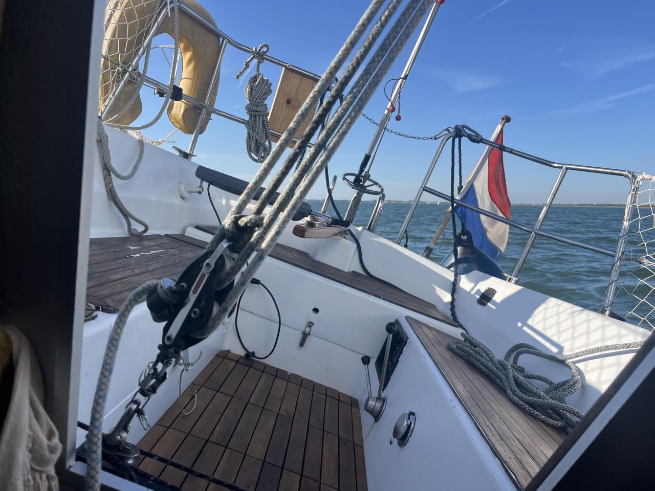 Kajuit zeilboot Trident 80