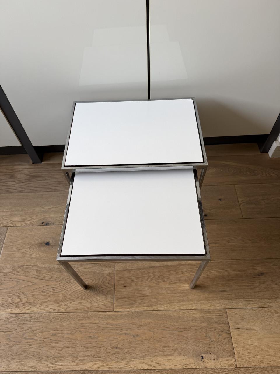 Set van twee vintage bijzettafeltjes