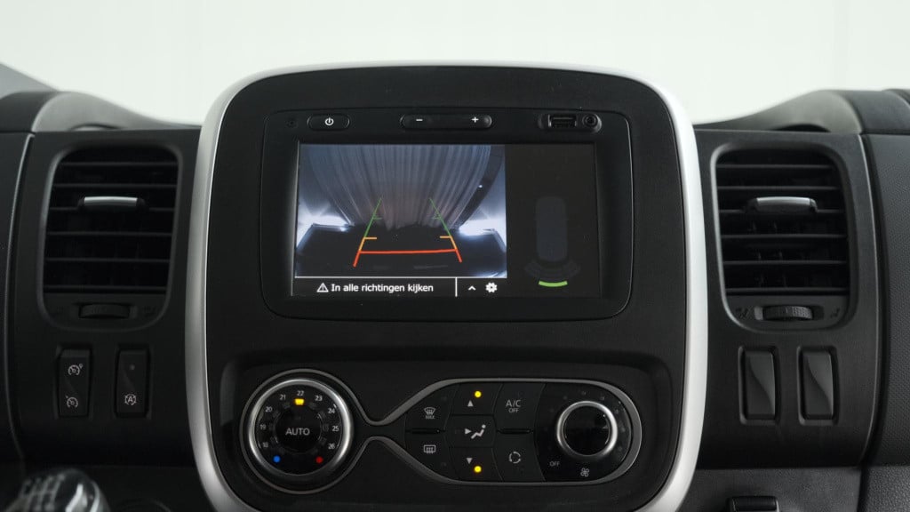 Renault Trafic 2.0 dci 170 t29 l2h1 dc comfort | trekhaak | camera | apple 
