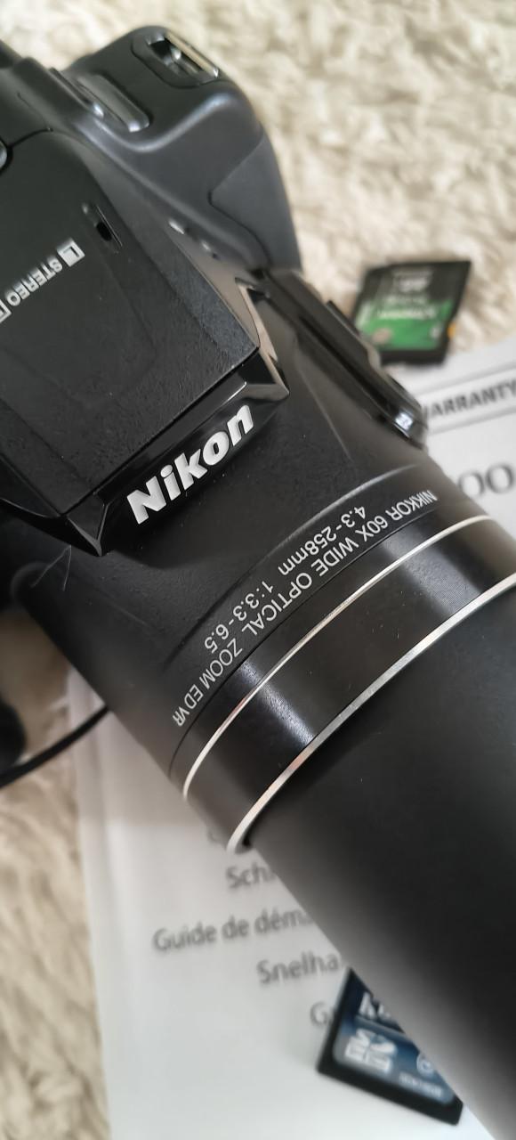 Nikon B700