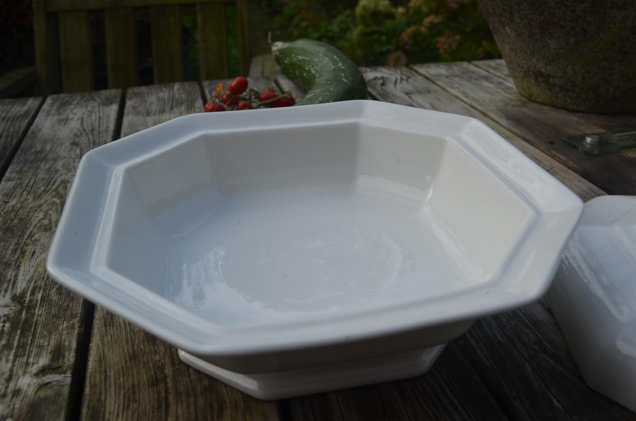 Fraaie 8 kantige terrine in prima staat