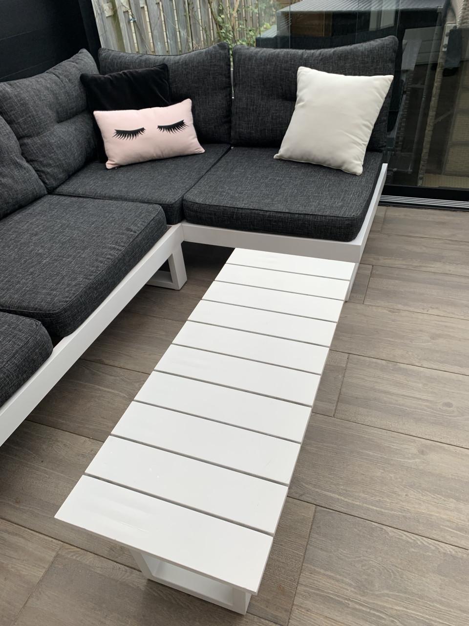 Alminium loungset met kussens en tafel merk SENSE.