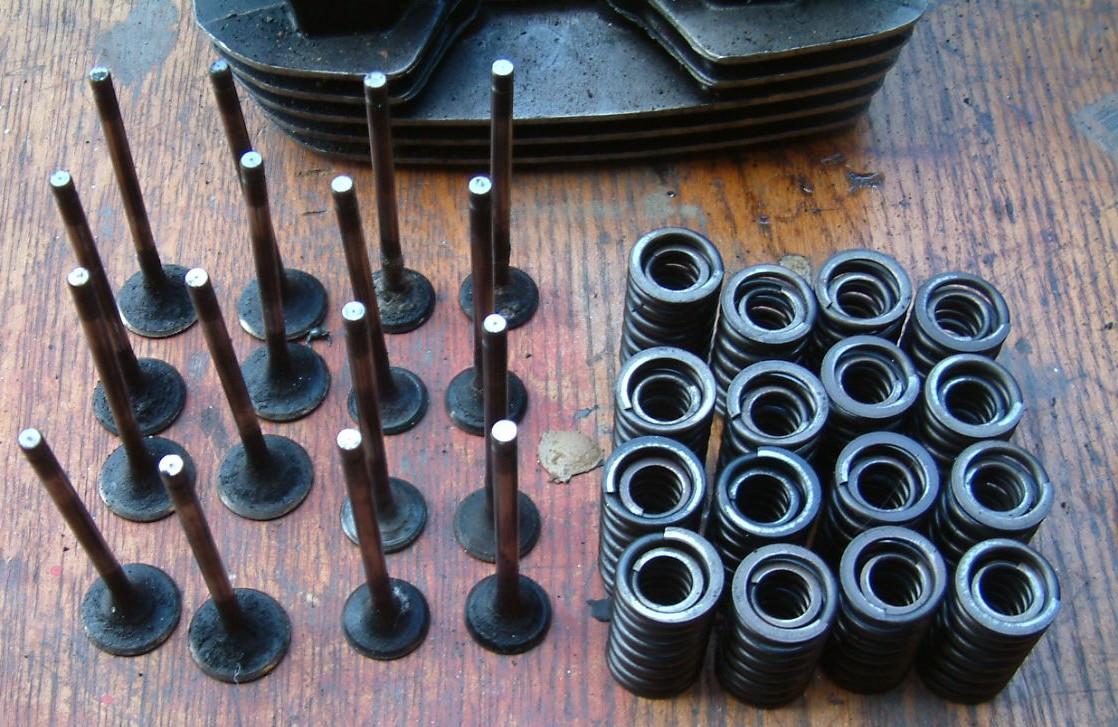 Cilinder kop met kleppen en ringen en veren honda bol dor 900 -- 1979-1984