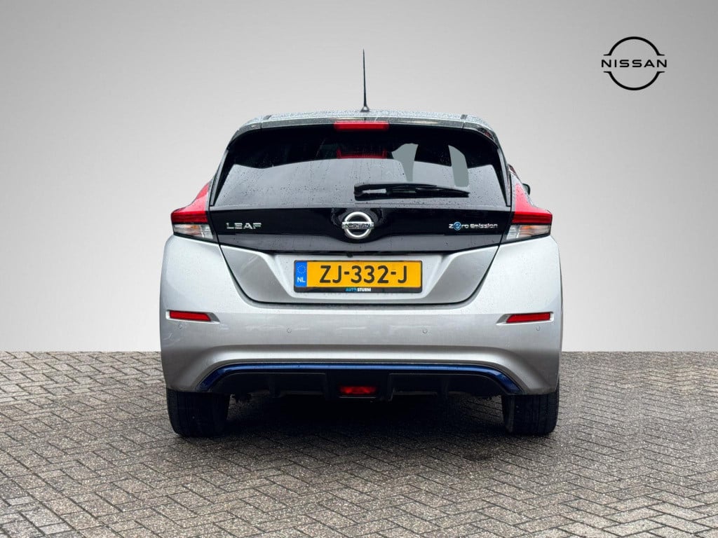 Nissan Leaf n-connecta 40 kwh | navigatie | 360° camera | stuur- + stoelver