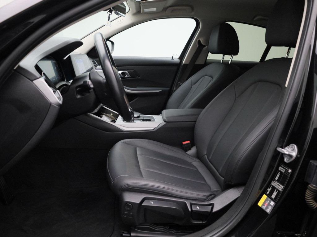 BMW 3-serie 330e high executive | automaat | lmv | navigatie | ledere | par