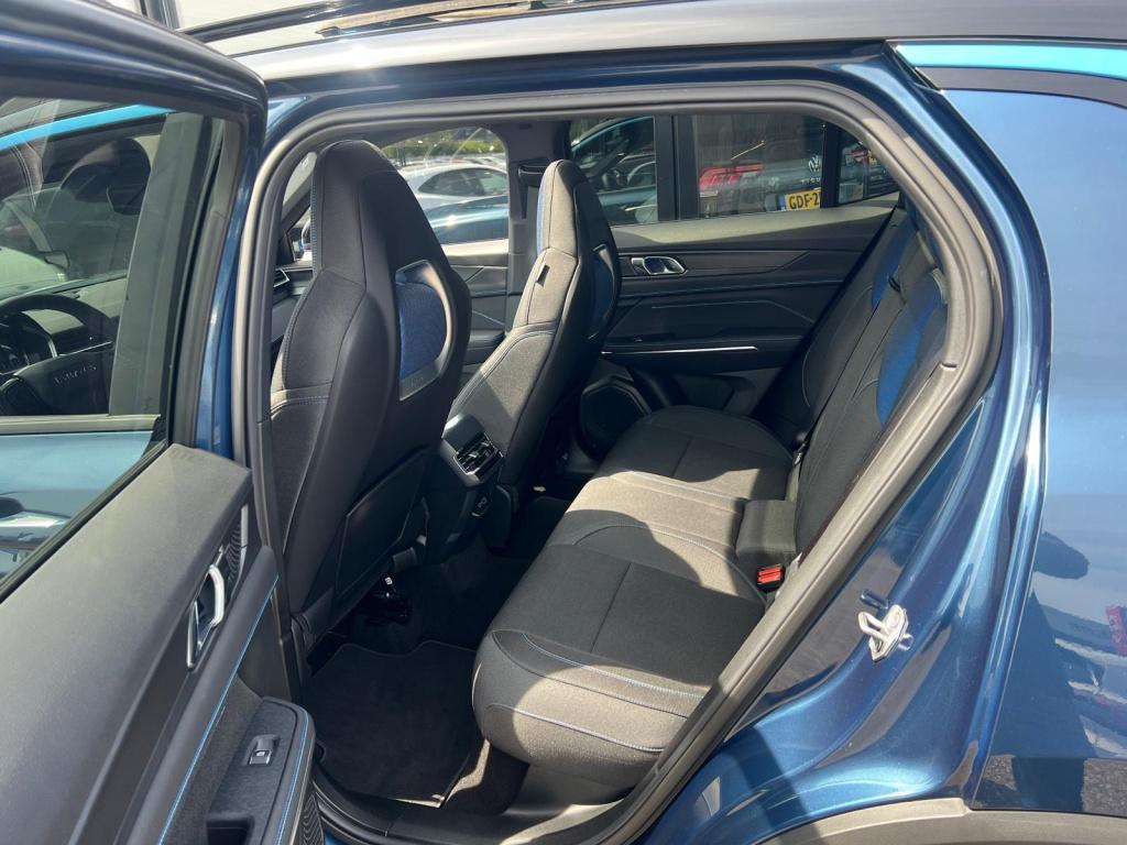 Lynk & Co 01 1.5 261pk panodak , adaptive cc , carplay , 360gr camera