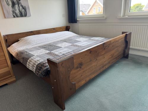 Tweepersoonsbed hout 180 cm bij 200 cm