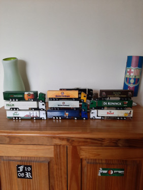 11 vrachtwagens, schaal 1;87 van o.a diverse biermerken.
