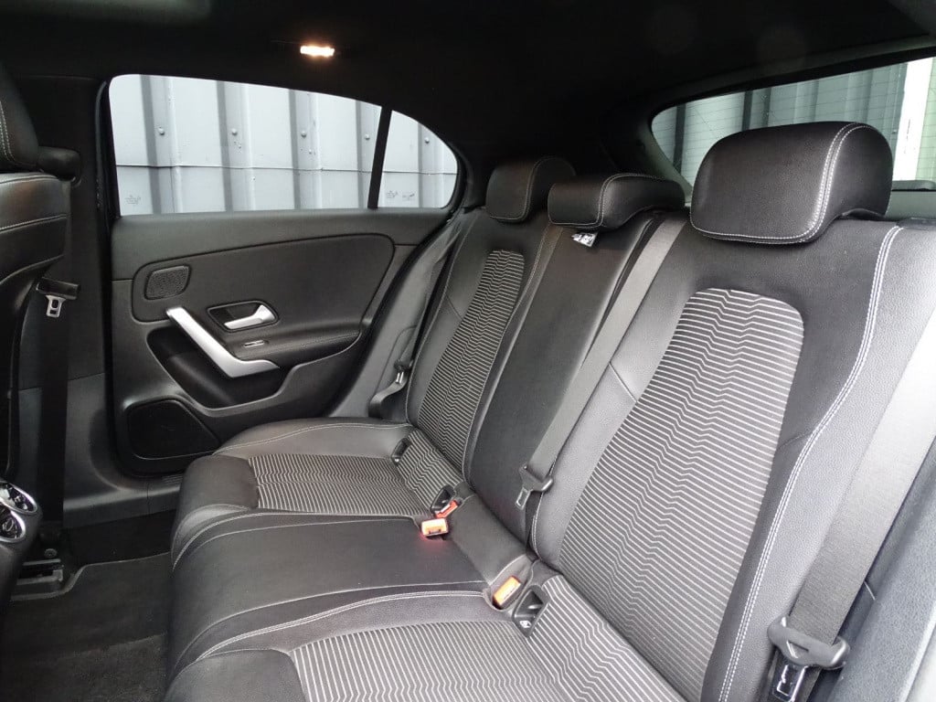 Mercedes-Benz A-Klasse 200 advantage | pano | 18" | led