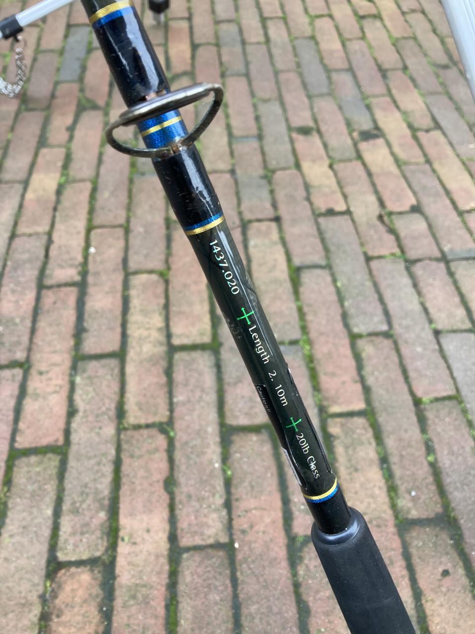 Hengelsteunen/Hengels/Viskoffers/Regenpak AGU/Fietskarretje / Vismolen etc.