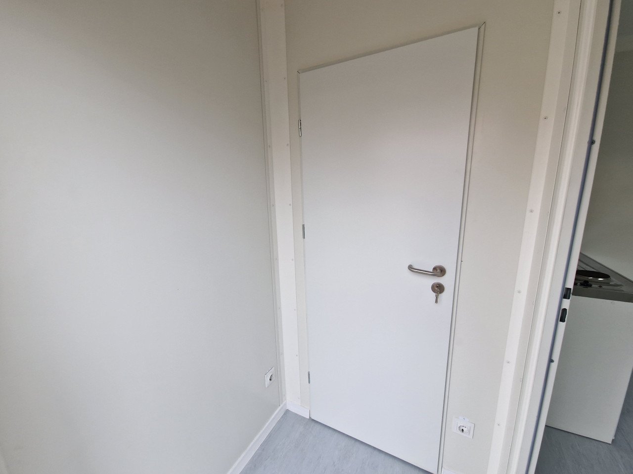 Nieuwe 6x3m kantoorunit / uitvoerderskeet met keuken en wc