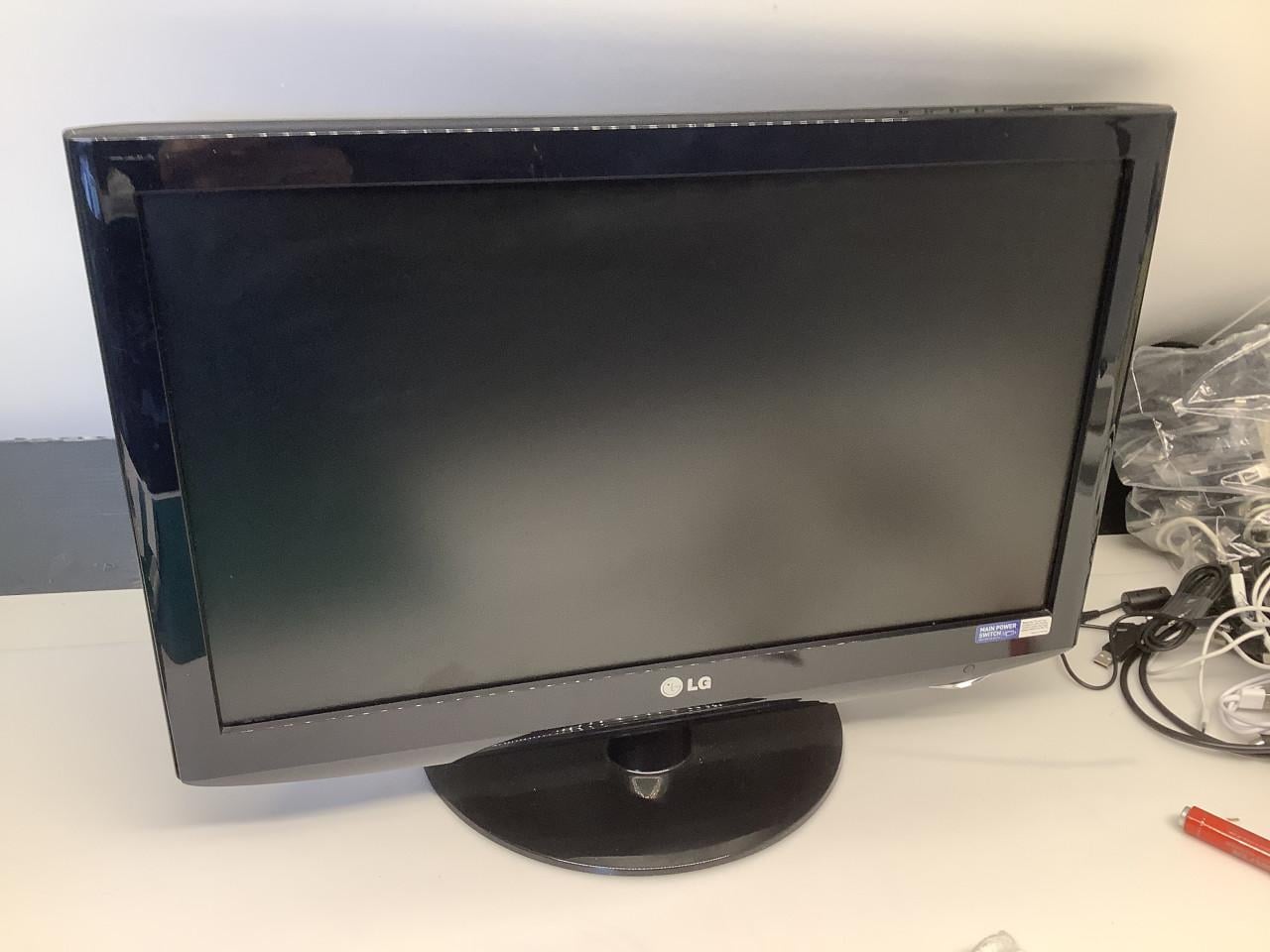 Lcd tv van LG, 22 inch ( ca,55cm )