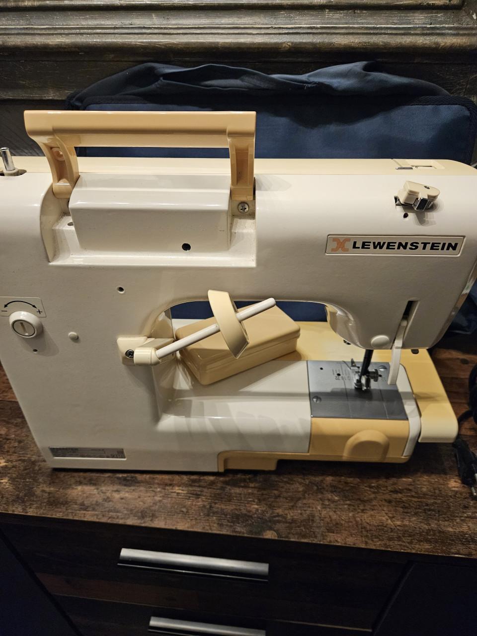 Werkende Lewenstein Amazone 6 Naaimachine - incl onderdelen