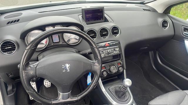 Zeer mooie peugeot 308cc cabrio parelmoet wit weinig km nu 5499 euro