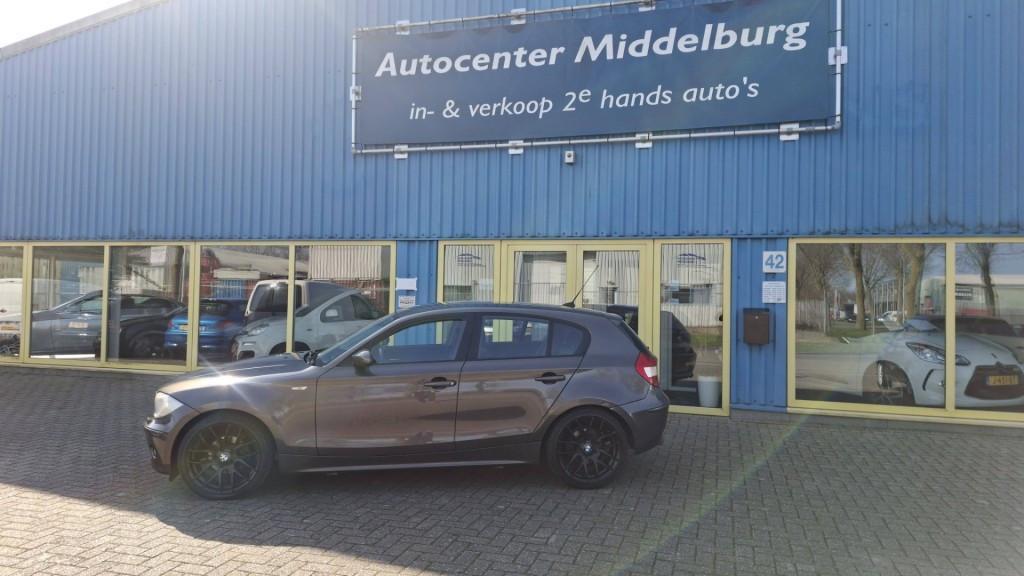 Bmw 318 1-SERIE 118i Higt Executive automaat 5 drs bj:2005 airco navigatie