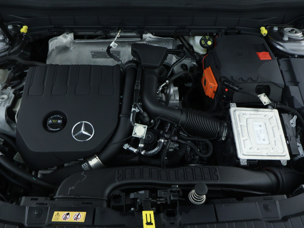Mercedes-Benz Glb 180 business solution luxury | trekhaak | sfeerverlichtin